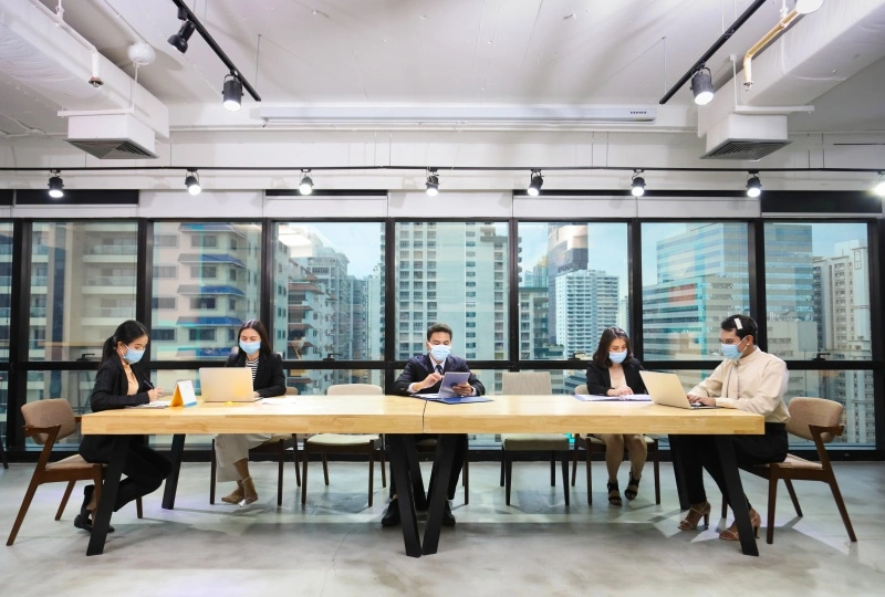 type d'aménagement d'un espace collectif de travail pendant une crise sanitaire par AG Concept 31