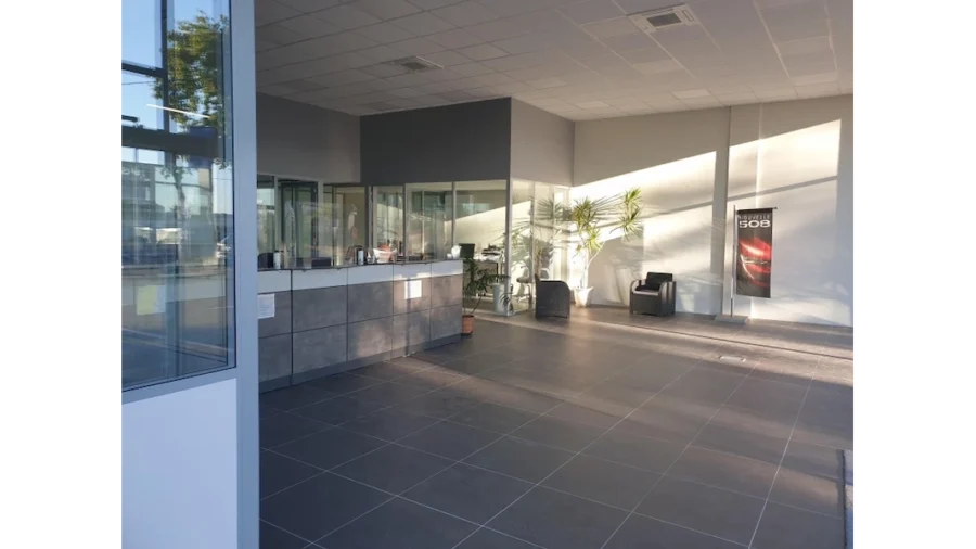 1597047004_amenagement-3_garage Peugeot Saint Jory par AG Concept 31